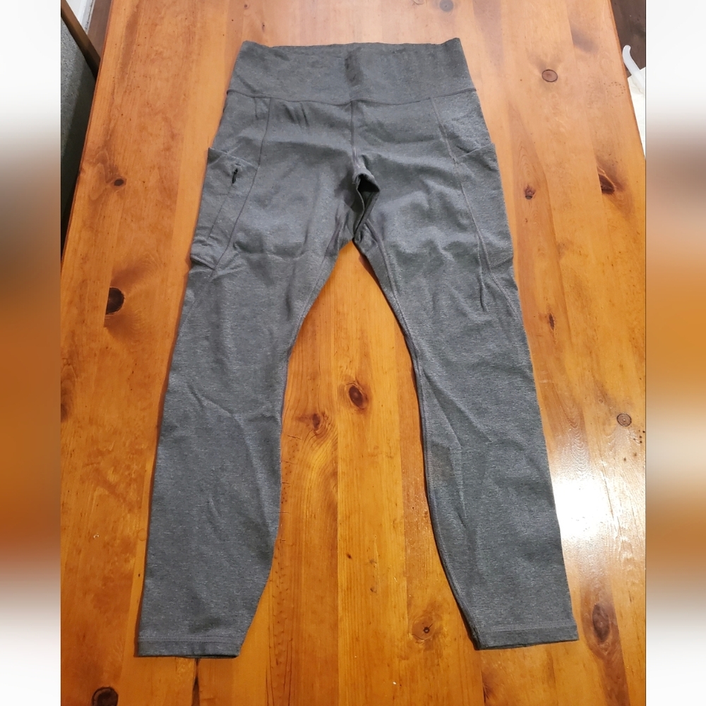 Athleta Up For Anything 7/8 Tights Womens M Heather Gray Yoga Pant Zipper Pocket